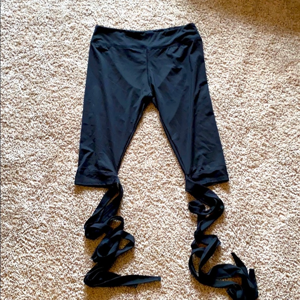 Yoga pants with ties